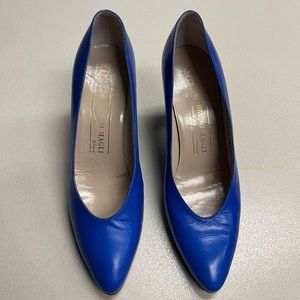 Gorgeous cobalt blue Bruno Magli 8 1/2 AA (Narrow) pump Made in Italy